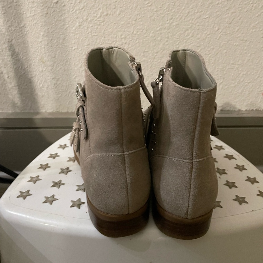 Pointed toe booties - Picture 2 of 5